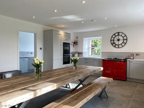 Fridge, microwave, oven, dishwasher - Fabulous Sleeps 10 Country House (St Andrews)