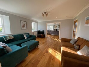 Smart TV, fireplace, DVD player - Fabulous Sleeps 10 Country House (St Andrews)