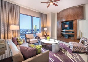 Living area - Stay and relax in a 2 Bedroom 2 Bath W/Full Kitchen dinning area Washer/Dryer. (Las Vegas)