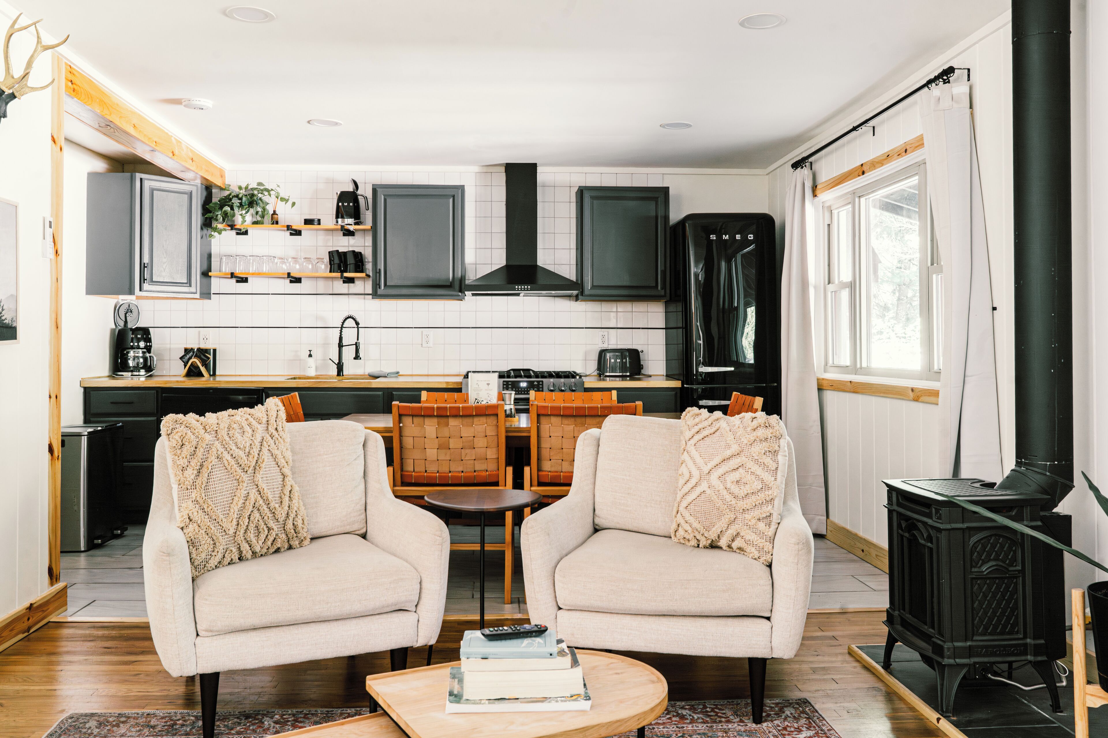 Signature Cabin, 3 Bedrooms, Kitchen | Living area | 44-inch Smart TV with digital channels, TV, Netflix