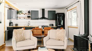 Signature Cabin, 3 Bedrooms, Kitchen | Living area | 44-inch Smart TV with digital channels, TV, Netflix