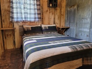 3 室のベッドルーム、WiFi (無料)、ベッドシーツ