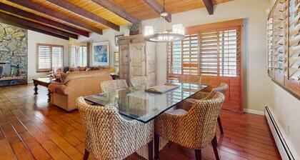 Fantastic Aspen Gem Near Downtown w/ Free WiFi, Large Deck & Skiing Nearby