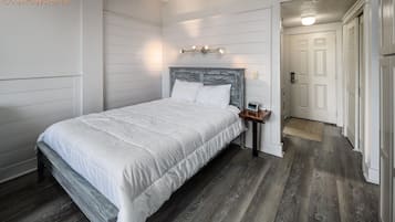 Een strijkplank/strijkijzer, gratis wifi, beddengoed