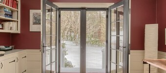 New Luxury Listing: 5,000 sq/ft Secluded House