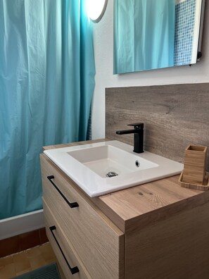 Shower, towels, toilet paper