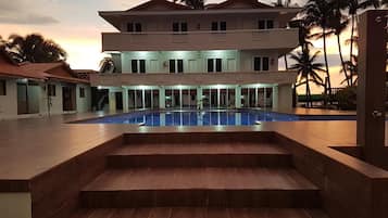 Outdoor pool, pool loungers