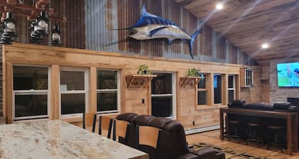 3 Bedroom Loft With Game Room ~ In The Heart Of Downtown Copper Harbor