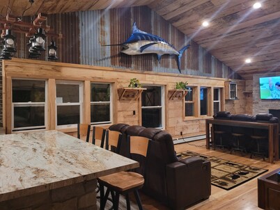 3 Bedroom Loft With Game Room ~ In The Heart Of Downtown Copper Harbor