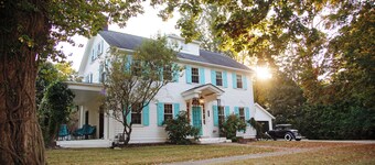 Downtown Yellow Springs- Walkable. Hot Tub. Fire Pit + Pets Welcome