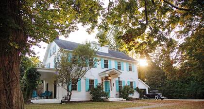 Downtown Yellow Springs- Walkable. Hot Tub. Fire Pit + Pets Welcome