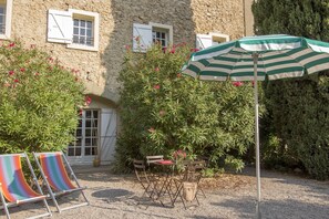 Outdoor dining - Maison des Lauriers (n°1) (MARCORIGNAN)