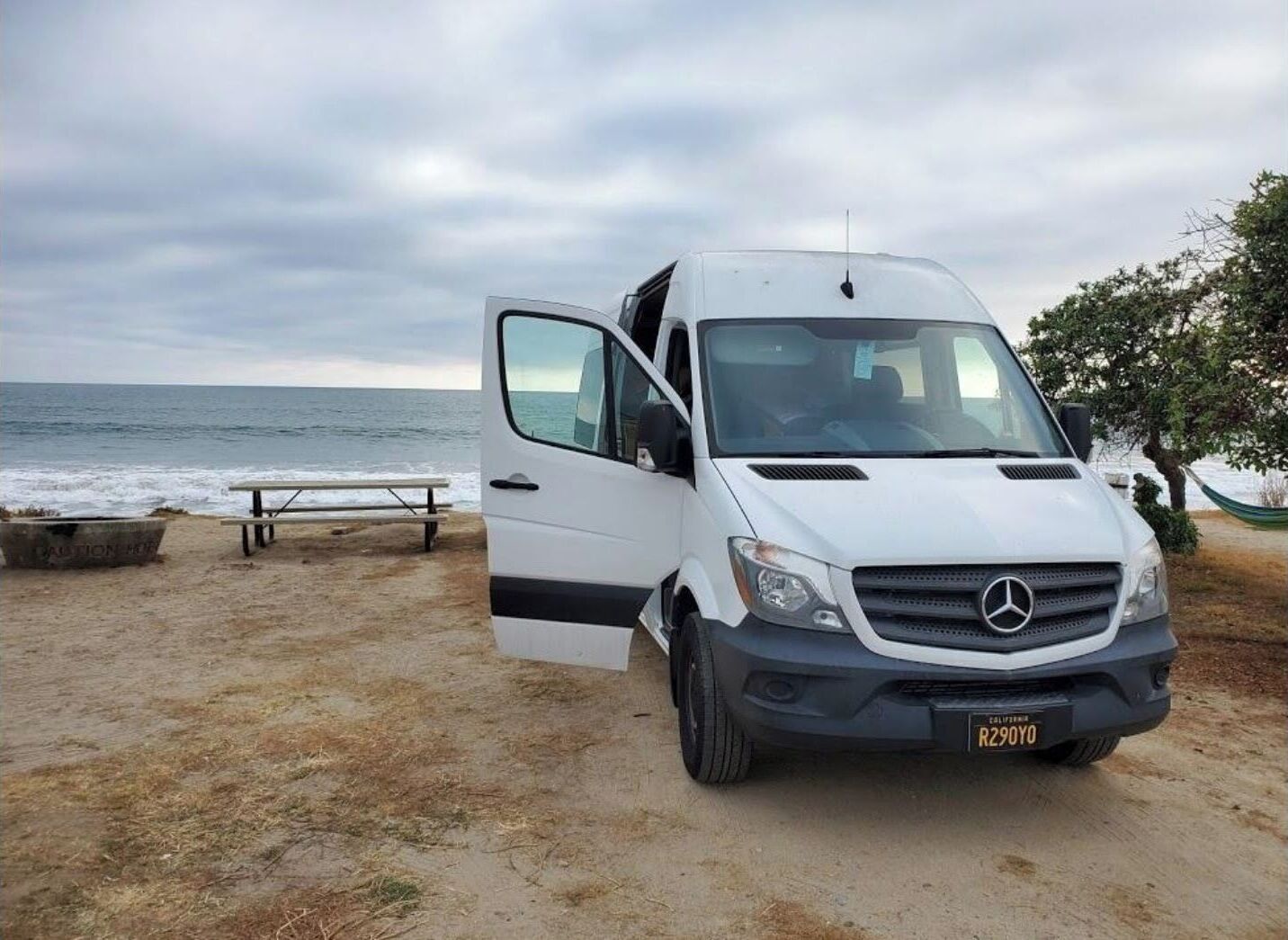 Beach nearby, sun loungers, beach towels