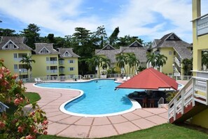Utomhuspool