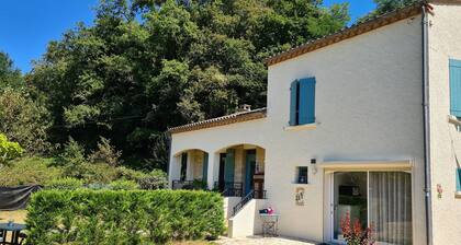 Bed & Breakfast / Chambre d'hôtes 'La Perle de Frayssinet-Le-Gélat', France