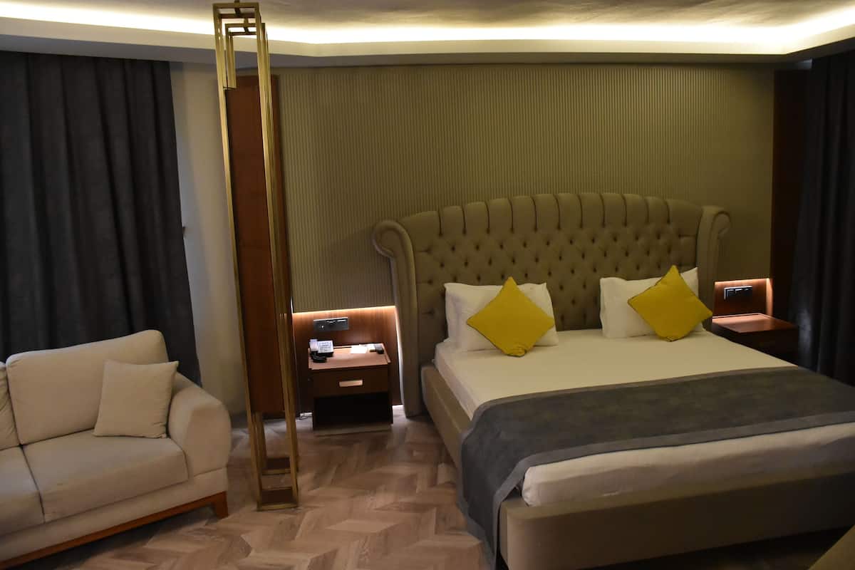 Business kamer, op de hoek | Een gratis minibar, een kluis op de kamer, individueel gedecoreerd