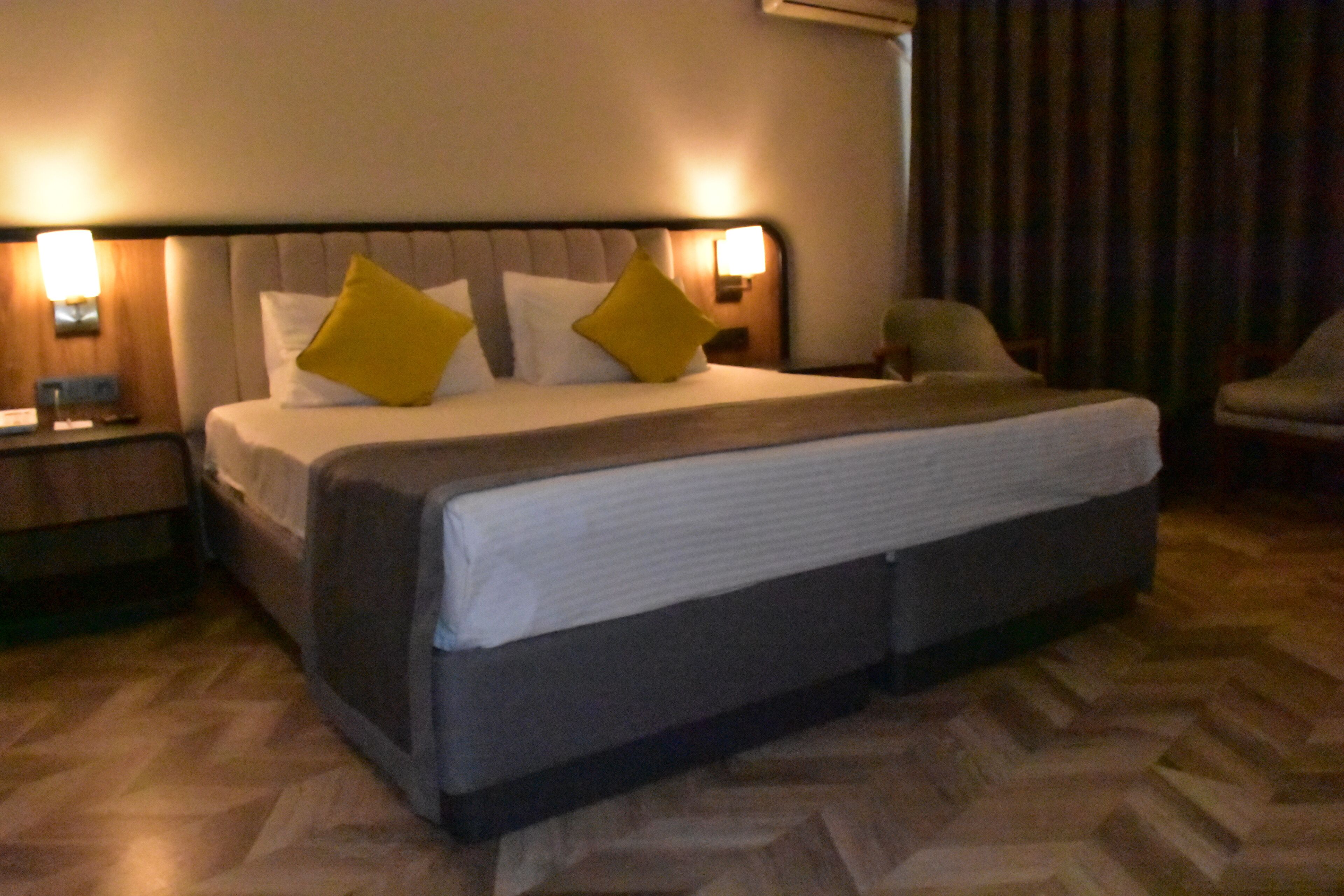 business room, corner | free minibar, in-room safe, individually decorated