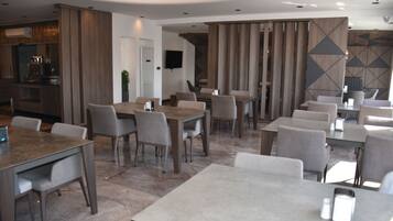 包含每日自助早餐