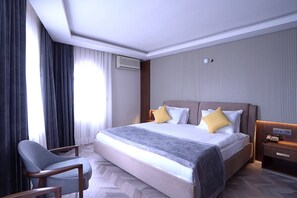 Business Room, Balcony | Free minibar, in-room safe, individually decorated - UK Ankara Hotel (Ankara)