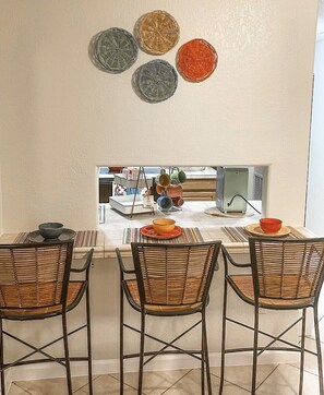 Dining - ISLAND ESCAPE (Palm Bay)