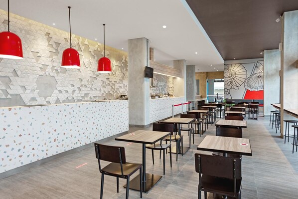 Dining - Amaris Hotel Tasikmalaya (Tasikmalaya)