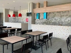 Dining - Amaris Hotel Tasikmalaya (Tasikmalaya)