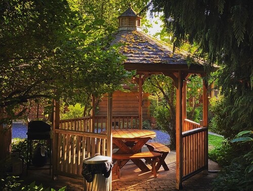 Kautz Suite at Ashford Lodge - Hot Tub and Projector, near Mt. Rainier!