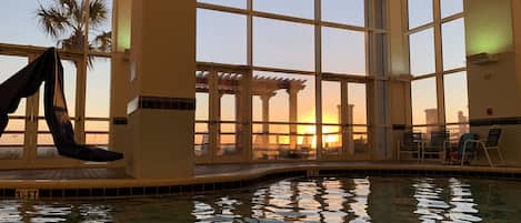 屋内プール、屋外プール