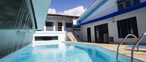 Kolam renang outdoor