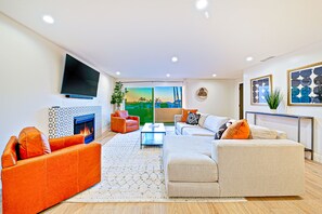 Televisión y chimenea