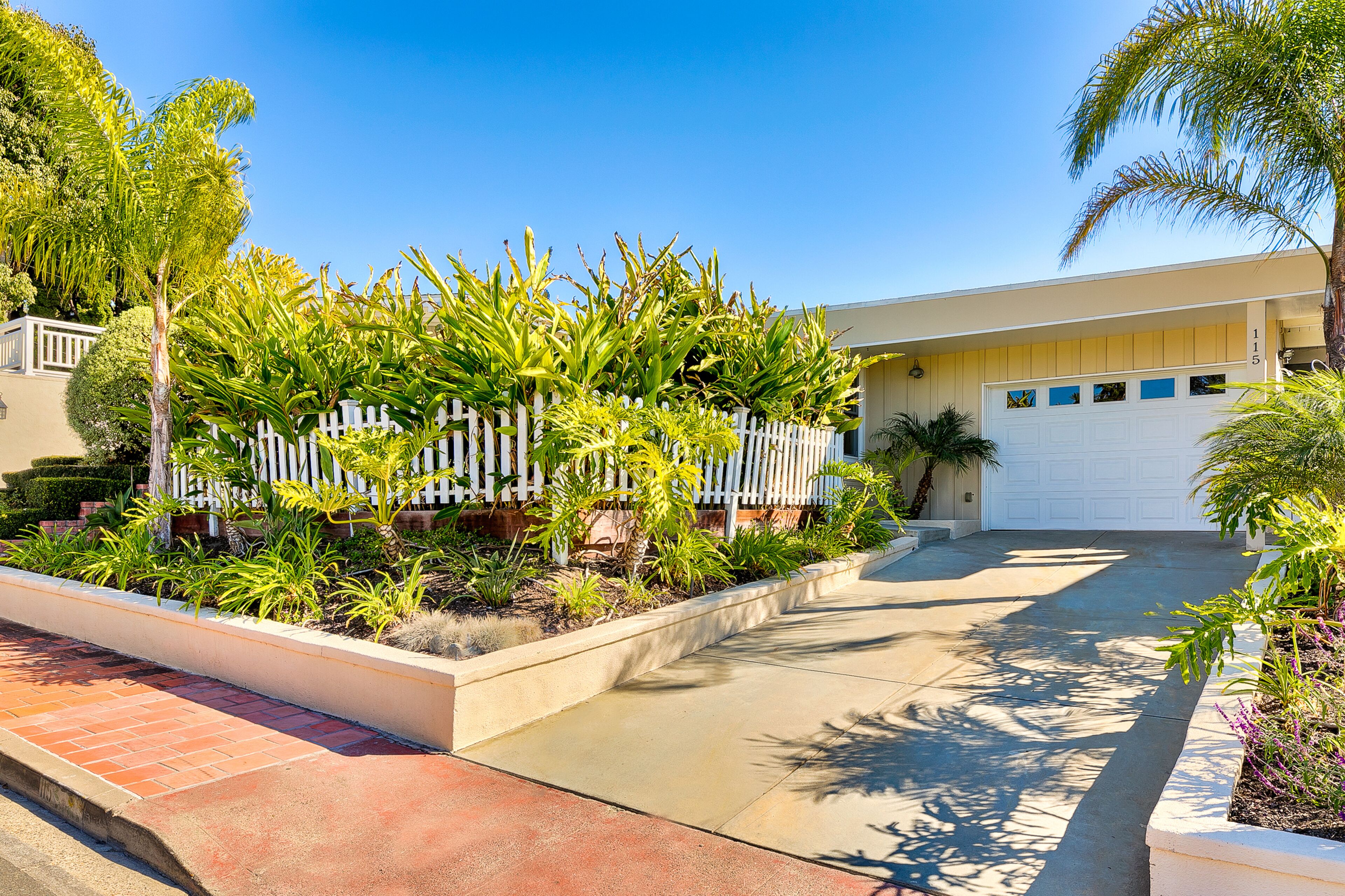 Lovely Family Home, Private Yard, Walk to Beach + More