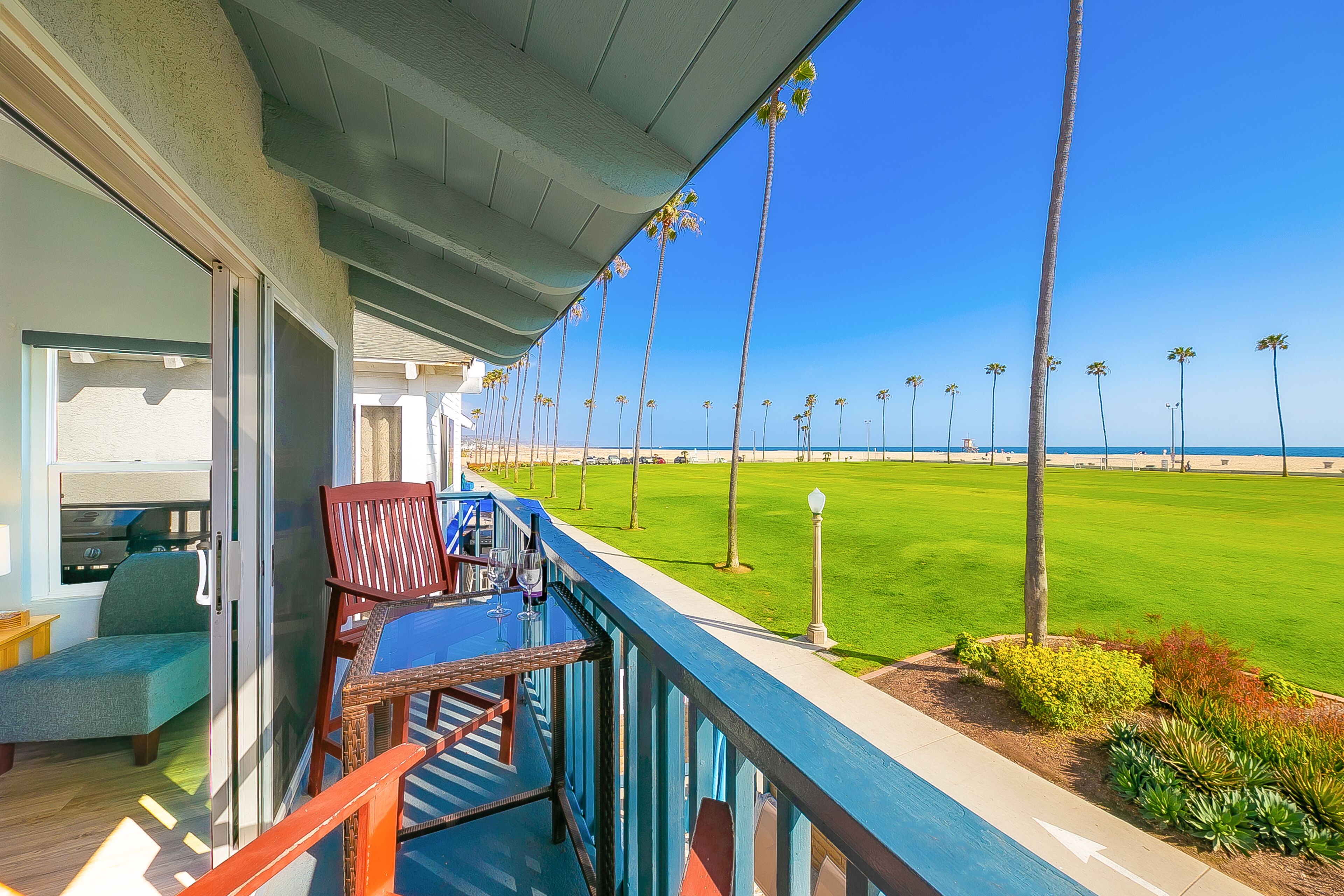 Newport Beach condo with oceanfront balcony - ideal location