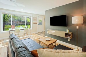 Smart TV, chimenea y reproductor de DVD 