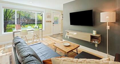 Hillside Haven: Tranquil NW Studio Near the River
