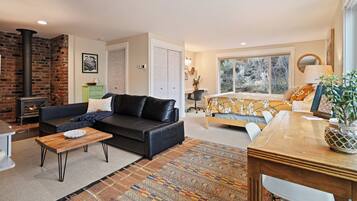 Smart TV, fireplace, DVD player