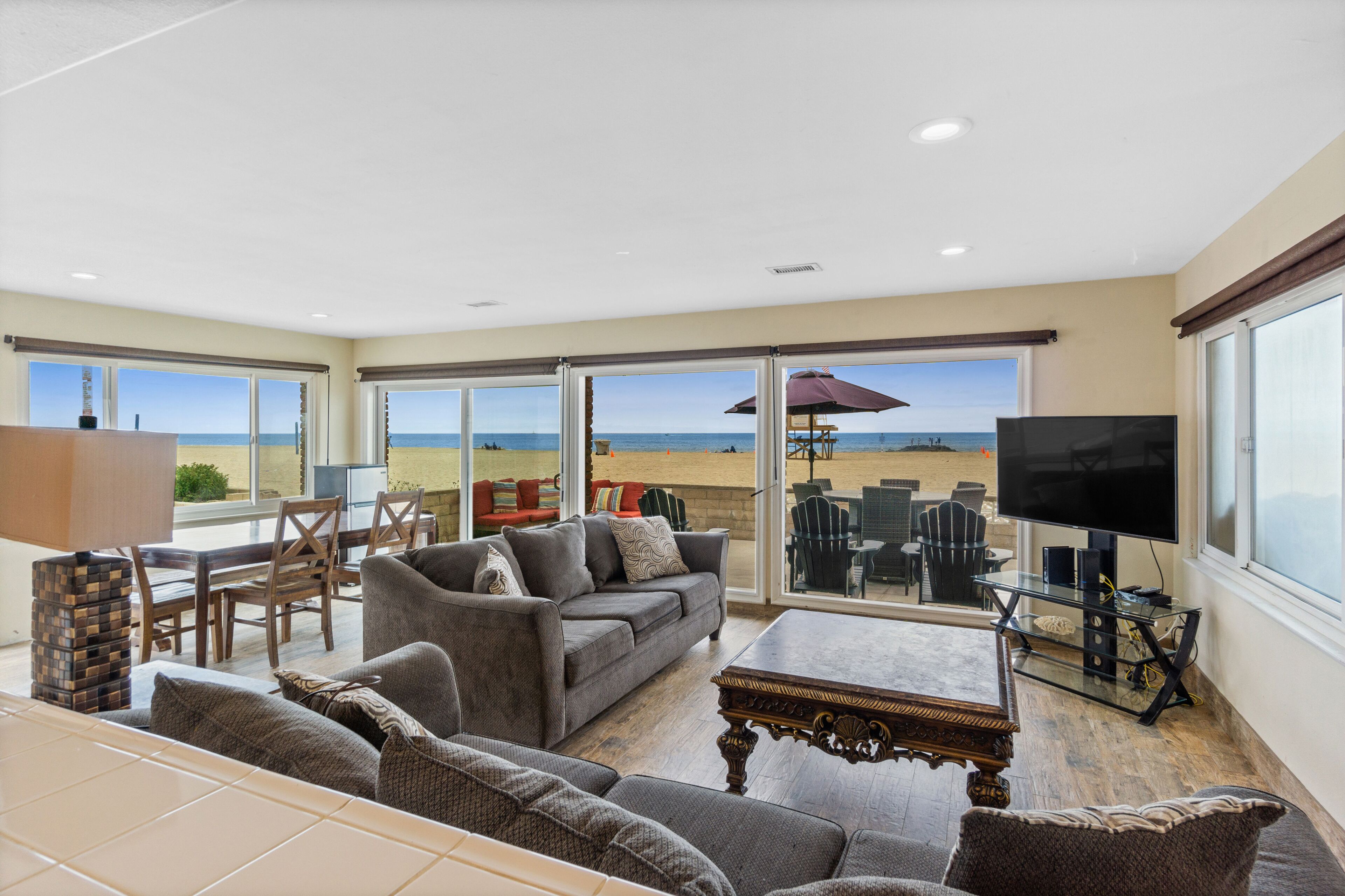 Oceanfront home with beautiful views & deck on sand - walk to shops