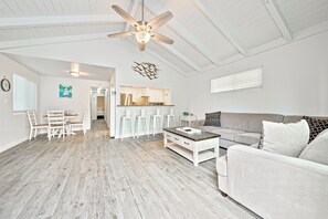 TV, fireplace - Newport home with great outdoor living & short walk to sand (Newport Beach)