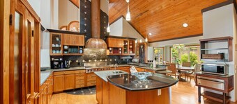 Paradise at Bay View Farms w/ Private Infinity Pool, Hot Tub & Incredible Views