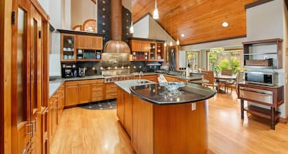 Paradise at Bay View Farms w/ Private Infinity Pool, Hot Tub & Incredible Views