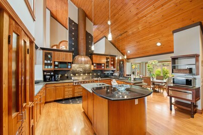 Paradise at Bay View Farms w/ Private Infinity Pool, Hot Tub & Incredible Views