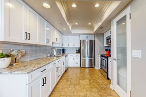 Fridge, microwave, oven, stovetop - Amazing oceanfront home with inviting deck, privacy, & outdoor living (Dana Point)