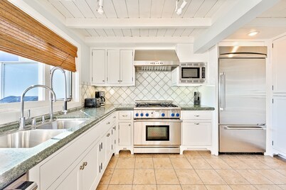 Beautiful oceanfront with deck & private road