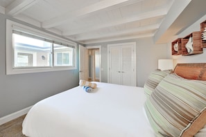 4 habitaciones, tabla de planchar con plancha, internet y ropa de cama