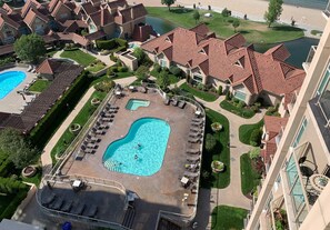 Indoor pool, outdoor pool - DOWNTOWN  LAKEFRONT Luxury. Amazing Views! 2 bedroom, 2 bath. Pools, hot tub. (Kelowna)