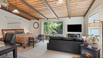 1 bedroom, iron/ironing board, travel crib, WiFi (free)