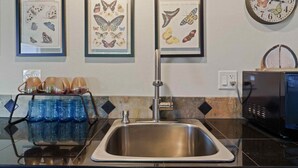 Interior - Cozy Up at a Nature Inspired Boutique Studio in the Trees - River Nearby (Bend)