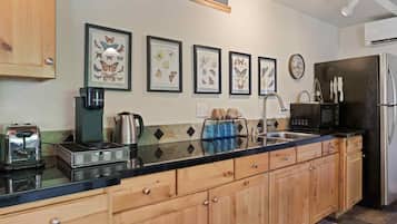 Coffee/tea maker, fridge, microwave, toaster