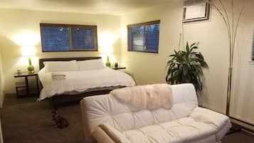 3 bedrooms, iron/ironing board, travel crib, free WiFi
