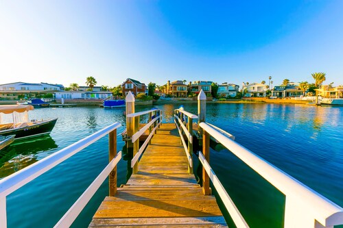 2-story home with bayfront back deck, lovely water views & W/D - dog-friendly