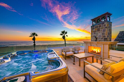 Beachfront home with amazing views, hot tub, outdoor fireplace & garage parking